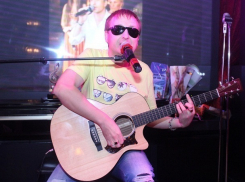 В свой День Рождения популярный шахтинский бард выпустил клип о любовном треугольнике