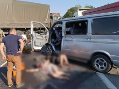 8 человек в больнице: массовое ДТП произошло под Шахтами