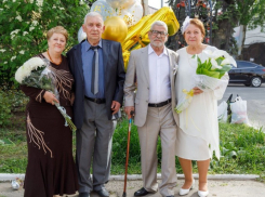 В Шахтах поздравили еще две пары долгожителей с «золотой» свадьбой