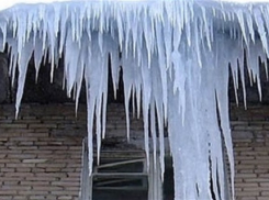  Шахтинцам посоветовали опасаться сосулек