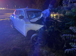 Врезался в опору ЛЭП и погиб на месте водитель Nissan Juke в Шахтах