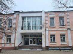 Сроки завершение ремонта поликлиники №1 в Шахтах перенесли