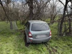 Бывший муж напился, угнал машину у шахтинки и влетел в забор 