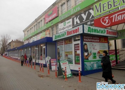 Ларьки рядом с «Мегаполисом» останутся на месте
