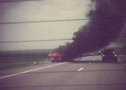 На трассе под Шахтами сгорел «Мерседес»