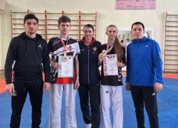 Спортсмены из Шахт заняли лидирующие позиции на соревнованиях по тхэквондо 