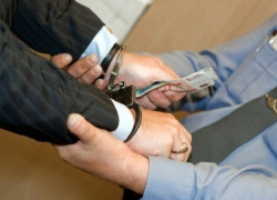 За взятку в 30 000 рублей шахтинца приговорили к штрафу в 900 000 рублей