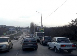 Утро в Шахтах началось с пробки