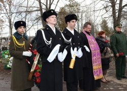 В память о герое-подводнике Владимире Шевцове в Шахтах открыли памятную доску