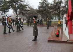 В Александровском парке почтили память Героев Отечества