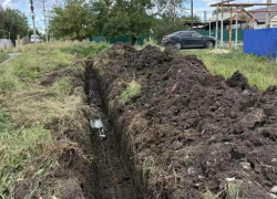 На Воровском круге в Шахтах начали ремонт аварийного водопровода
