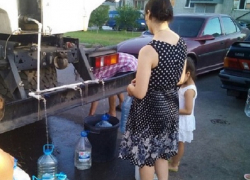 За все лето жители многоэтажек на Дачной в Шахтах видели воду только пять дней