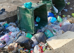 Жители жалуются на грязь и мусор на дорогах Шахт