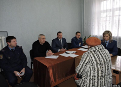  Жители поселка ТЭЦ требуют от прокуратуры убрать стихийную свалку на окраине Ново-Азовки