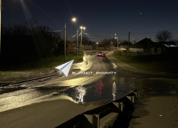 Канализационные стоки затапливают улицу Некрасова в Шахтах