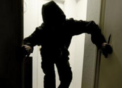 В Шахтах вор пробрался в чужой дом через незапретую дверь