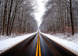 Машину начало вертеть: о дорогах в Шахтах в зимний период рассказали жители города