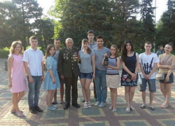 Более 100 шахтинцев зажгли "Свечу памяти"