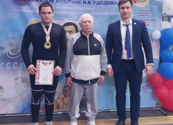 Юный шахтинец выиграл Всероссийские соревнования по тяжелой атлетике 