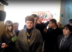Громким скандалом сопровождалась встреча шахтинцев с властями в школе в посёлке Петровка