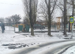 Тест на внимательность из открытых люков устроили в поселке Аюта в Шахтах