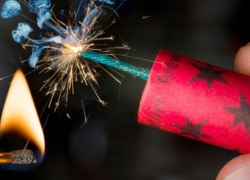 В новогоднюю ночь шахтинцу петардой оторвало три пальца