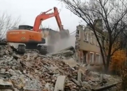 Ведутся работы по сносу аварийных двуэтажек