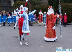 На главную площадь Шахт вышли все Деды Морозы города