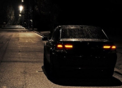 Ночью из припаркованного на обочине трассы «БМВ» шахтинецй пытался украсть 120 тысяч рублей
