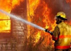 В Шахтах на Кадамовской сгорел одноэтажный дом