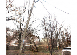 Пока аварийный столб не упадет, департамент городского хозяйства не перекрестится 
