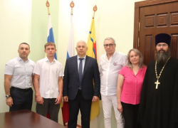 Новоиспеченному чемпиону Европу по боксу из Шахт вручили Благодарственное письмо и икону