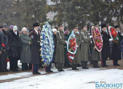 В шахтинском парке прошел митинг в честь героев Отечества