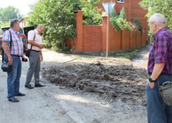 Общественники проехали по местам устранения порывов водопровода в Шахтах