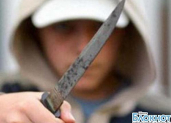 Шахтинец с ножом напал на официантку