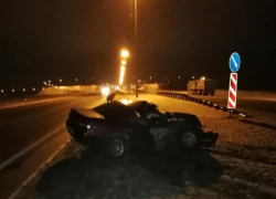 Прямиком под грузовик: рядом с Шахтами погиб 28-летний водитель