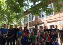 Футбол, праздник и сладости привезли гости в детские приюты города Шахты