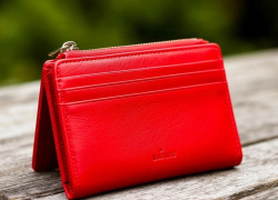 Шахтинка присвоила себе чужой кошелек с деньгами и избежала срок