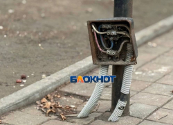 Открытые провода в центре Шахт представляют опасность для детей
