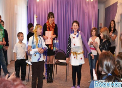 Шахтинская молодежь поздравила с наступающим Новым годом нуждающихся детей