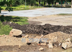 Стадион школы №36 в Шахтах второй год утопает в канализационных отходах