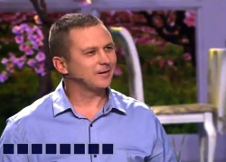 Шахтинец Андрей Носов дал Леониду Якубовичу леща и спел на «Поле Чудес» песню