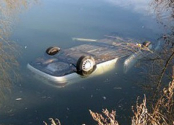 Автомобиль-утопленник обнаружен в водохранилище рядом с городом Шахты