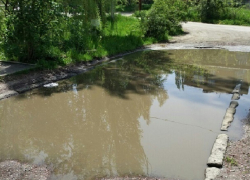 Шахтинцы сфотографировали искусственные водоемы в дворах и выложили в соцсети