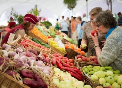 Продукты к Пасхе шахтинцы смогут купить у производителей