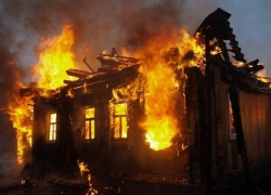 В Шахтах сгорел одноэтажный дом