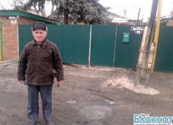 В центре города жители улицы Красина живут посреди канализационных отходов
