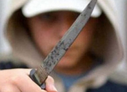 Двое 17-летних шахтинцев с помощью ножа отобрали у подростков телефон и часы