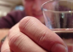 В Шахтах мужчина зарезал соседа за отказ выпить с ним водки