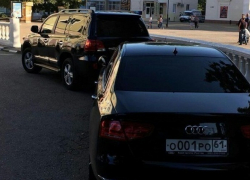 Губернаторский кортеж, припаркованный под запрещающим знаком, возмутил шахтинца